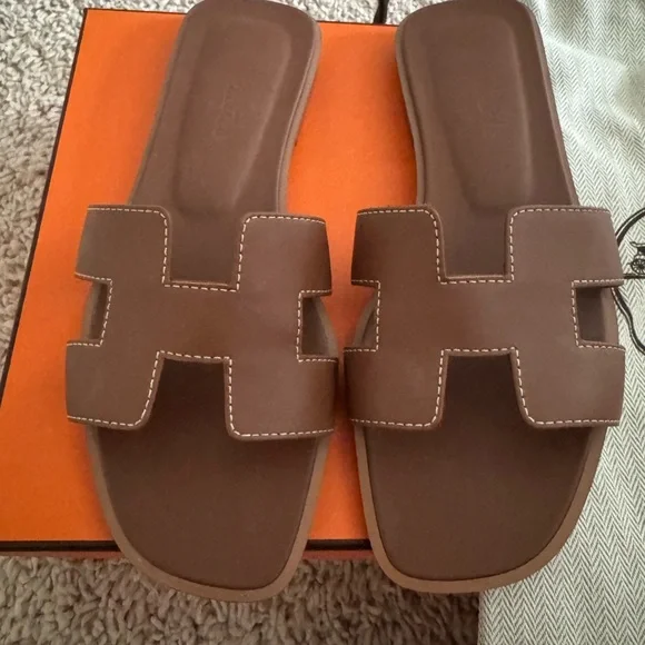 Hermès Gold Oran Sandals - Picture 2 of 6